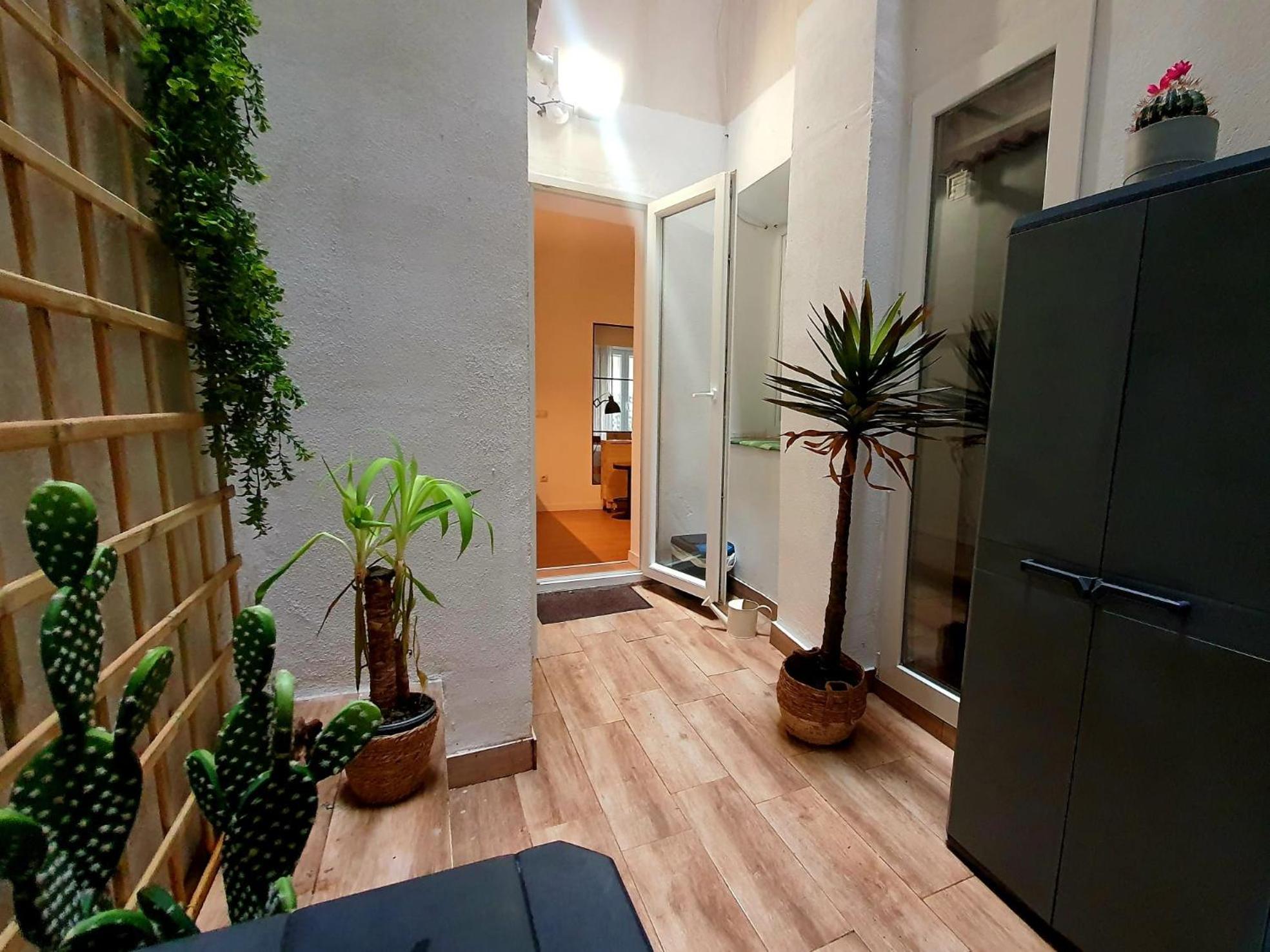 Rentadore Atocha Suites Madrid Eksteriør billede